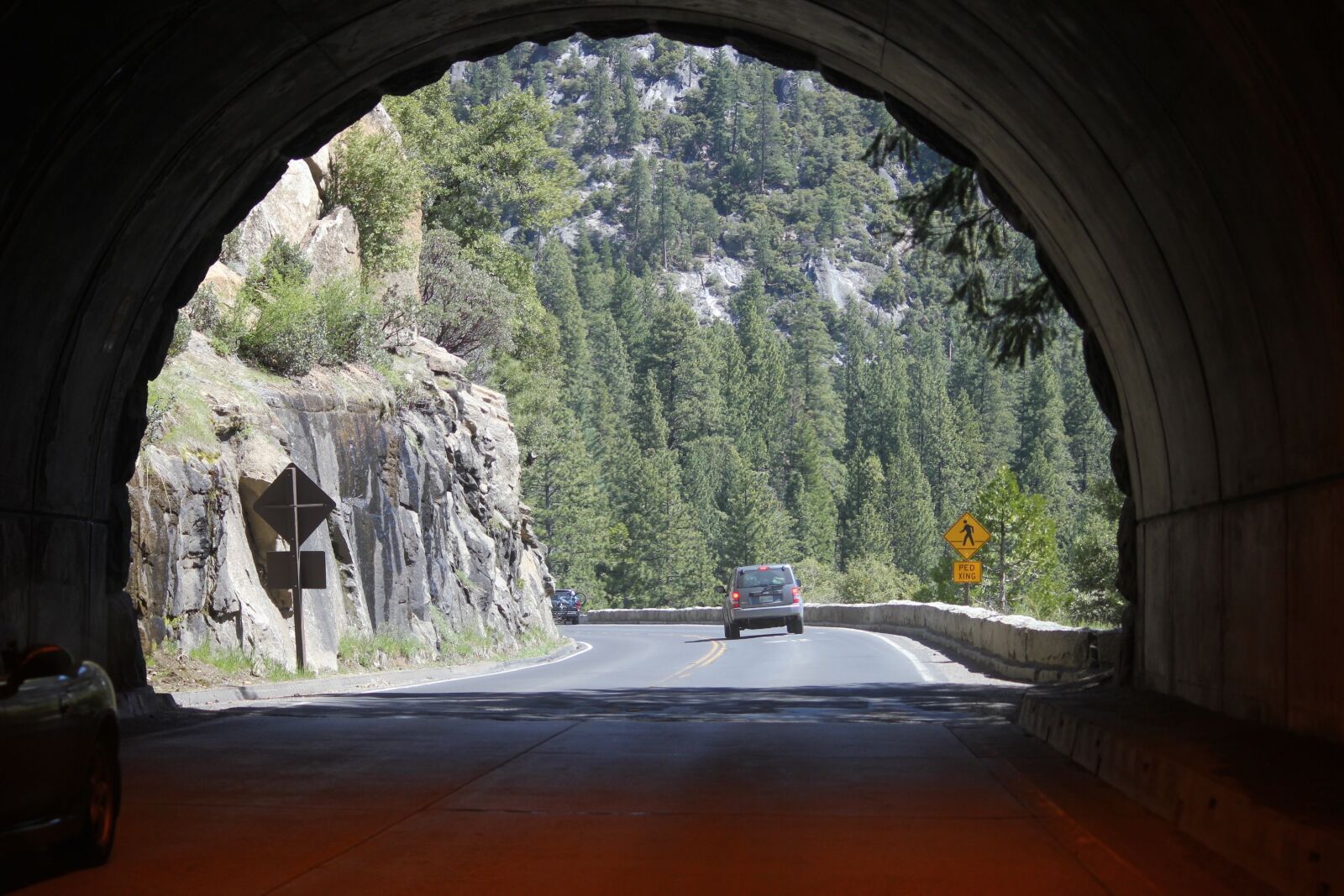 Canon EOS 550D (EOS Rebel T2i / EOS Kiss X4) sample photo. Tunnel, car, light photography