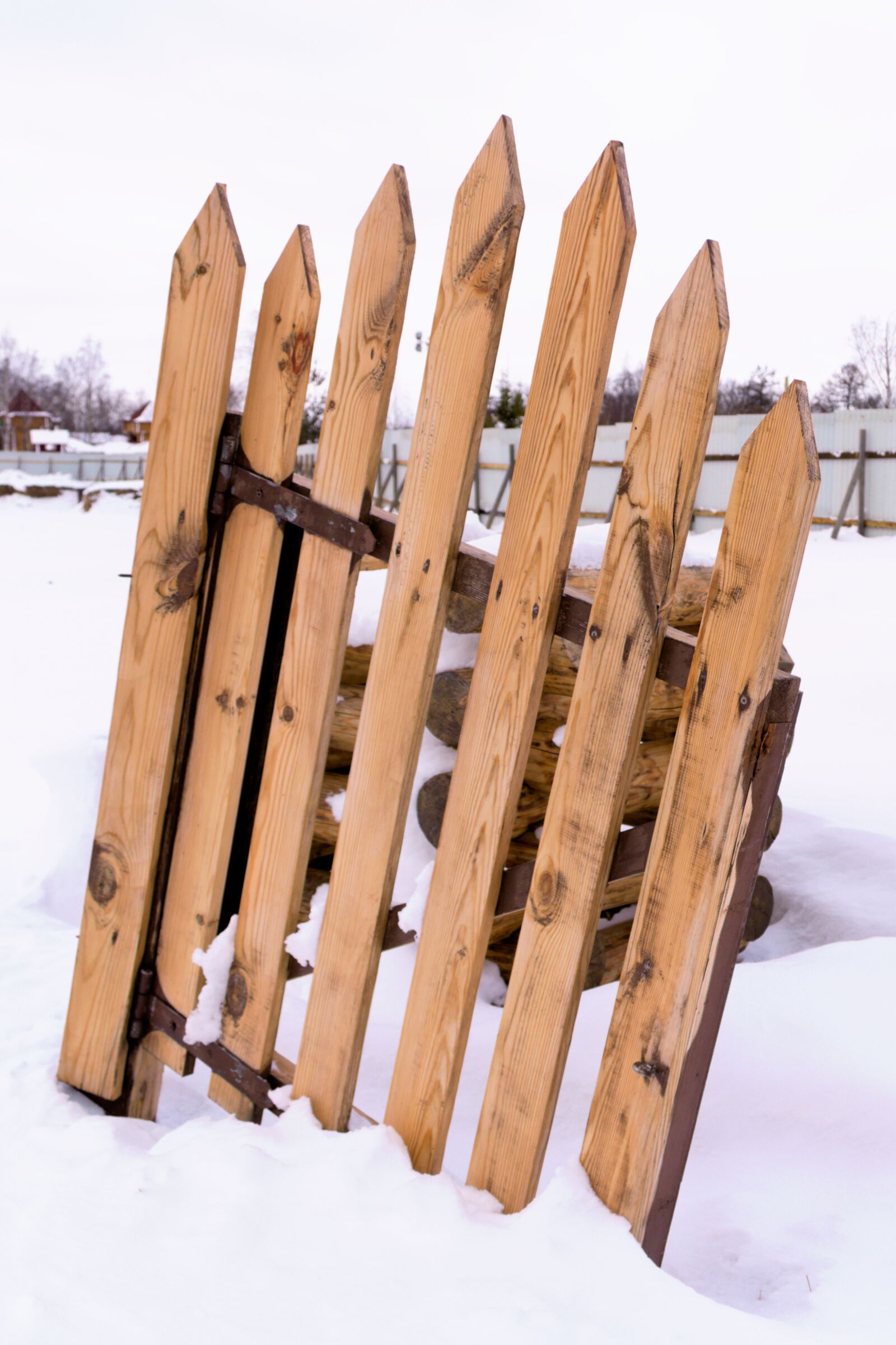 Canon EOS 750D (EOS Rebel T6i / EOS Kiss X8i) sample photo. Fence, winter, wood photography