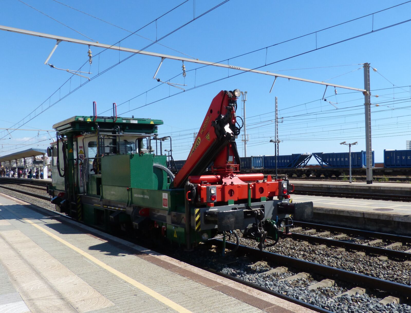 Panasonic DMC-FZ62 sample photo. Train, railway, crane photography
