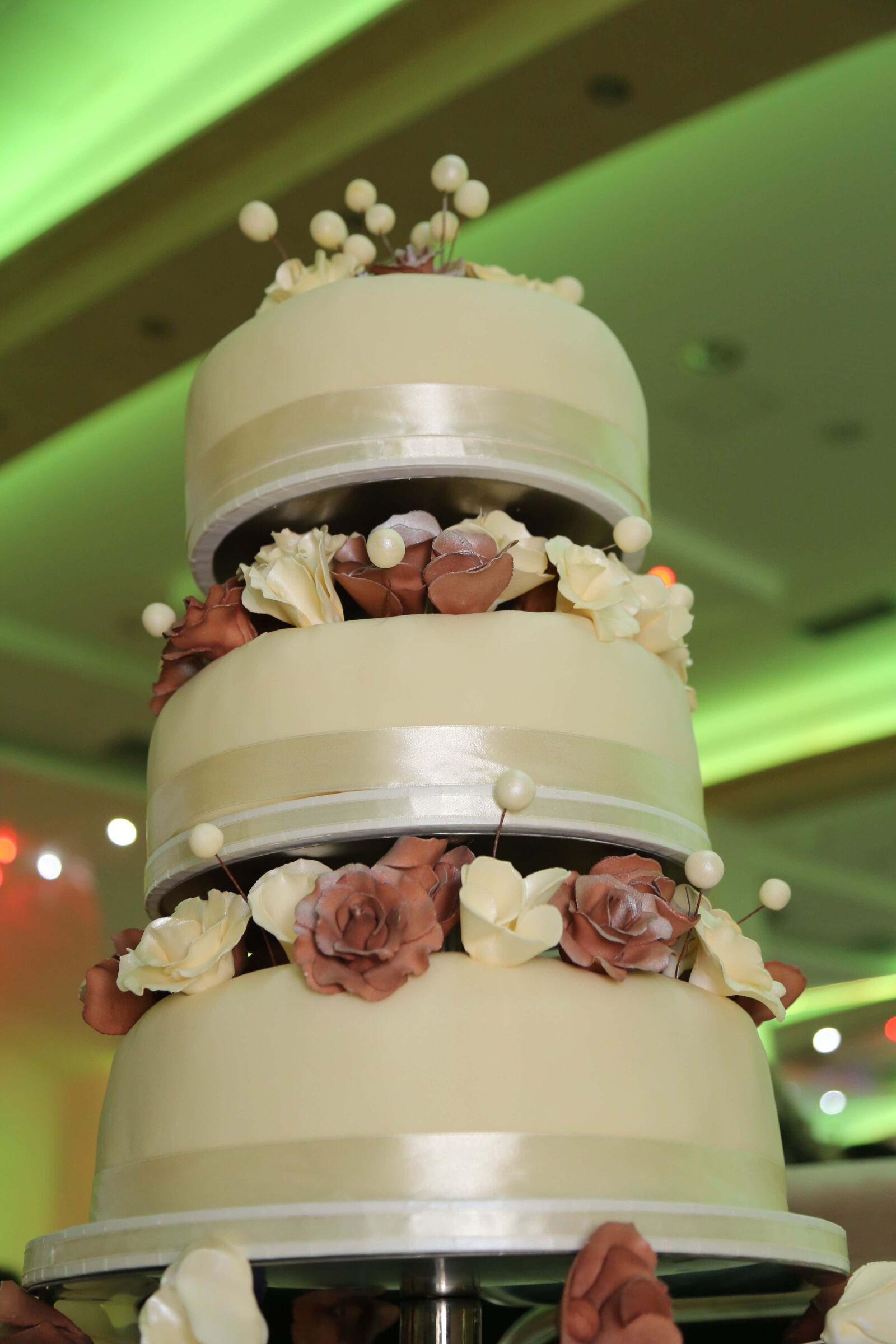 Canon EF 24-105mm F4L IS USM sample photo. Wedding cake, lights, hotel photography