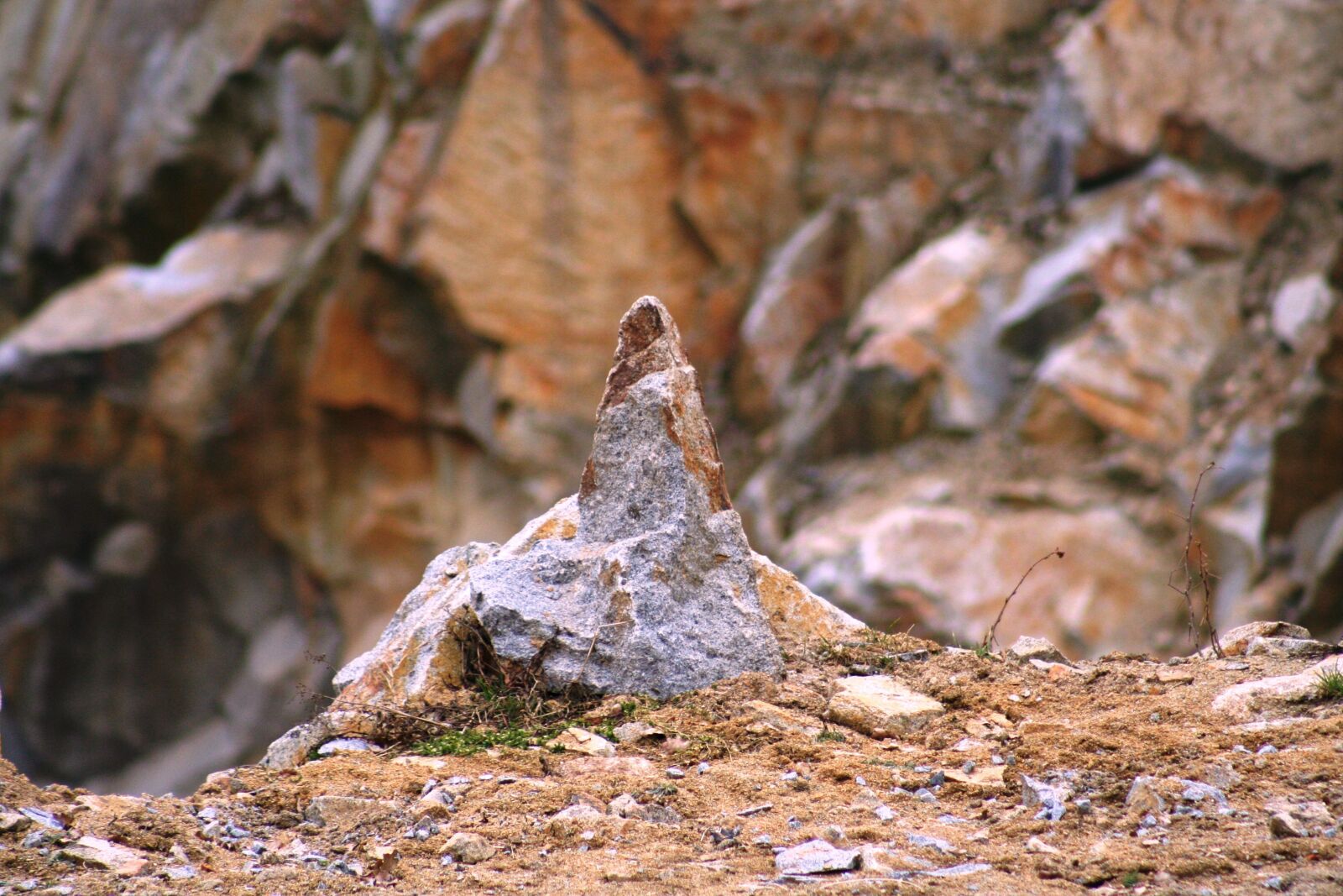 Canon EOS 350D (EOS Digital Rebel XT / EOS Kiss Digital N) sample photo. Stone, granite, quarry photography