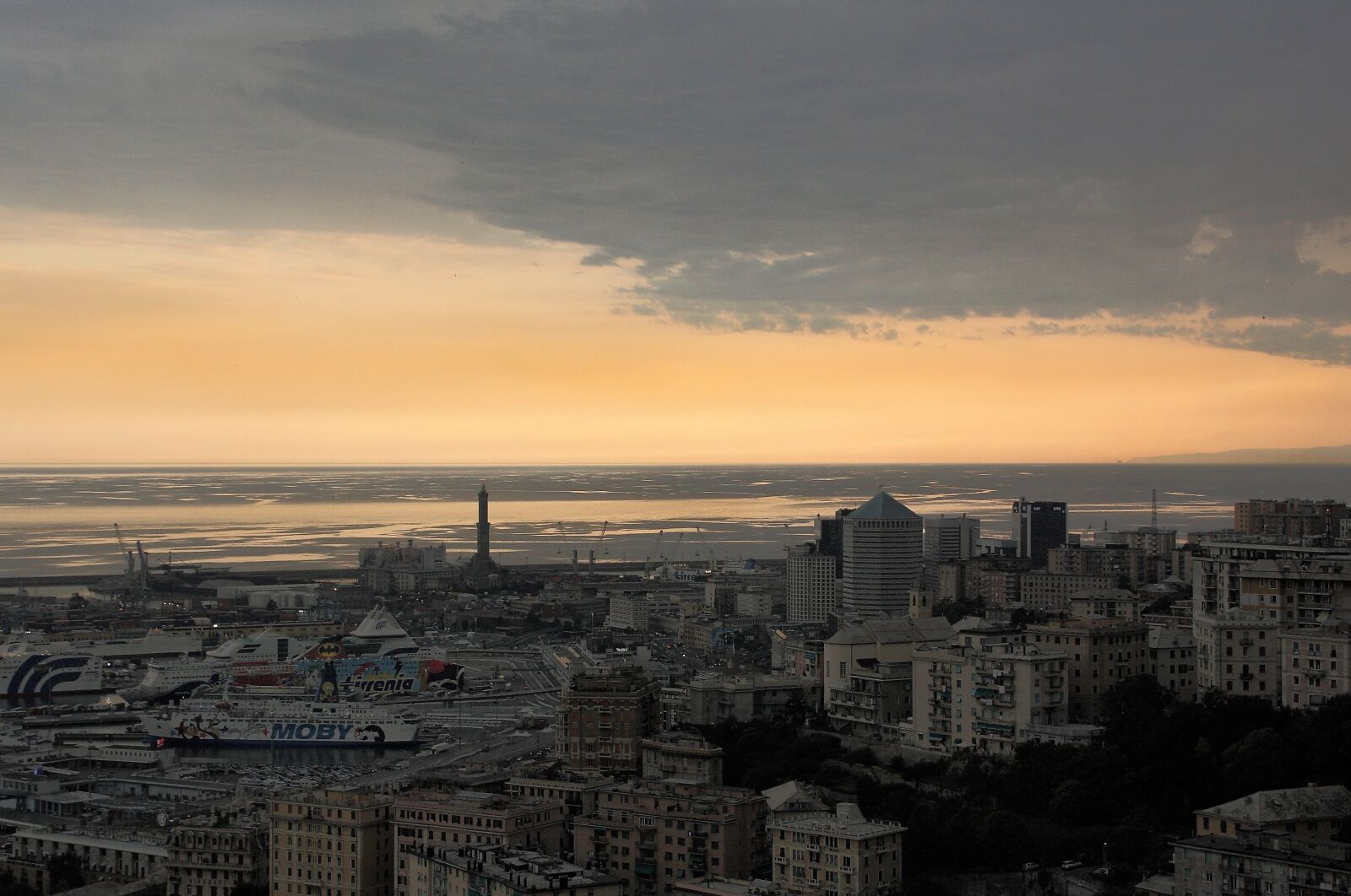 Canon EOS 40D sample photo. Genoa, sea, lantern photography