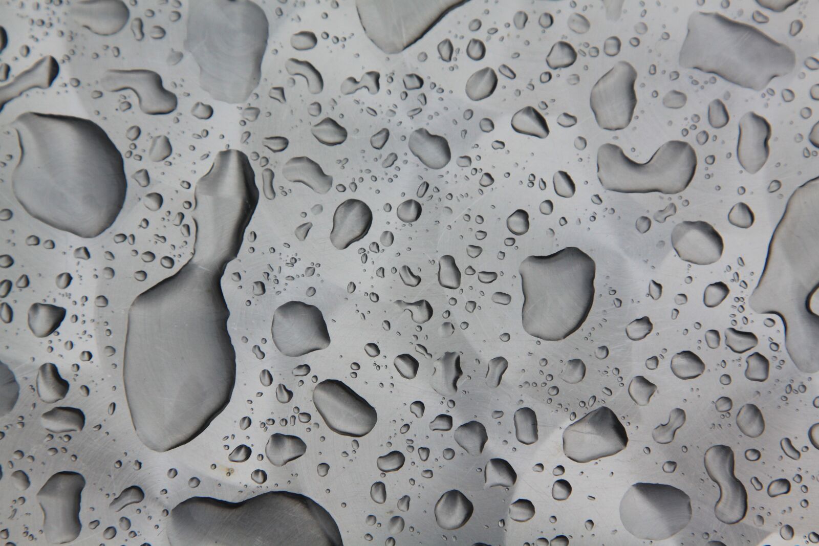 Canon EOS 50D + Canon EF 24-105mm F4L IS USM sample photo. Drop of water, table photography