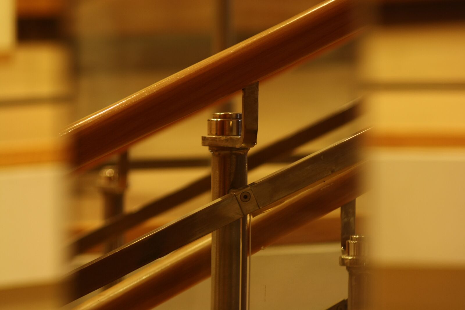 Canon EOS 1000D (EOS Digital Rebel XS / EOS Kiss F) sample photo. Philharmonie cologne, architecture, reflections photography