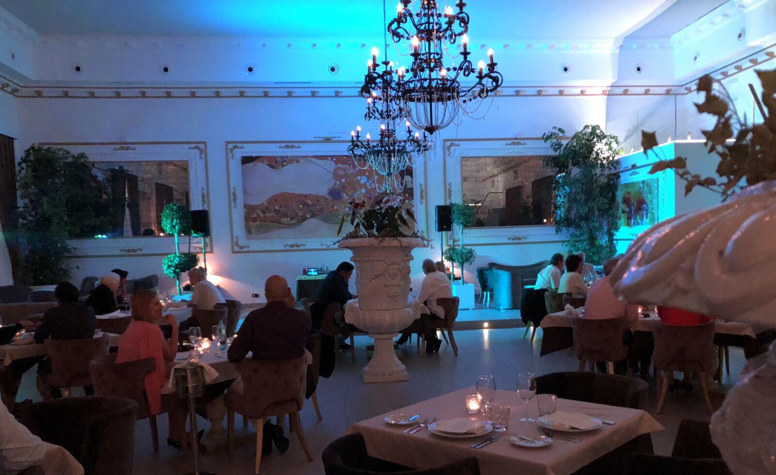 iPhone 8 Plus back dual camera 3.99mm f/1.8 sample photo. Luxury restaurant, marbella, puerto photography