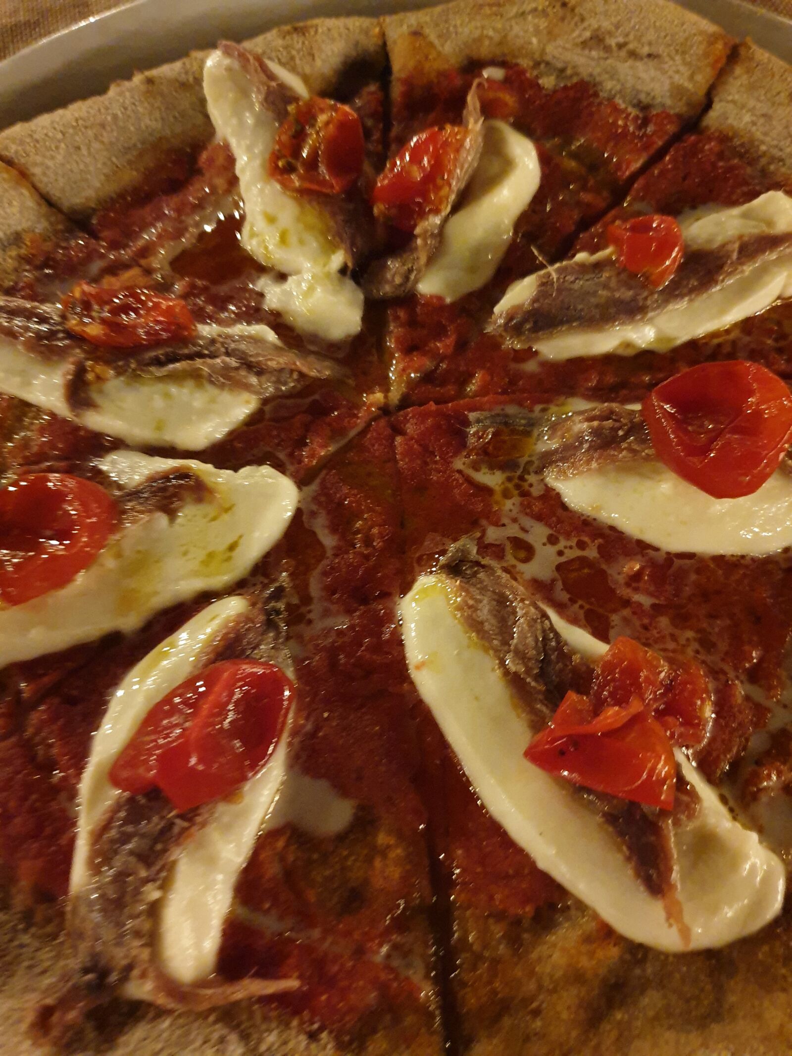 Samsung Galaxy S9 sample photo. Pizza, eat, relaxation photography