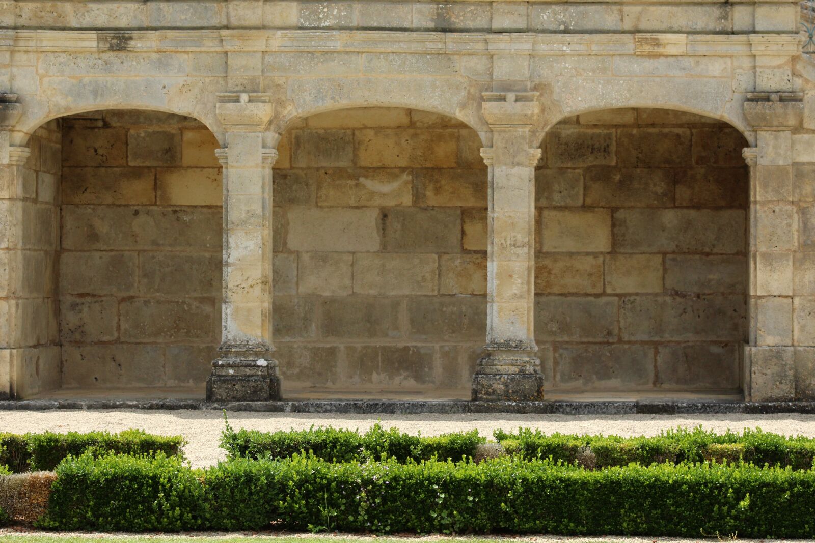 Canon EF75-300mm f/4-5.6 sample photo. Arcades, pierre, architecture photography
