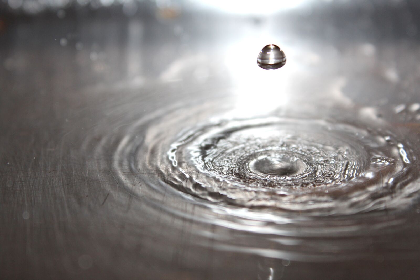 Canon EOS 600D (Rebel EOS T3i / EOS Kiss X5) sample photo. Drop, water, liquid photography