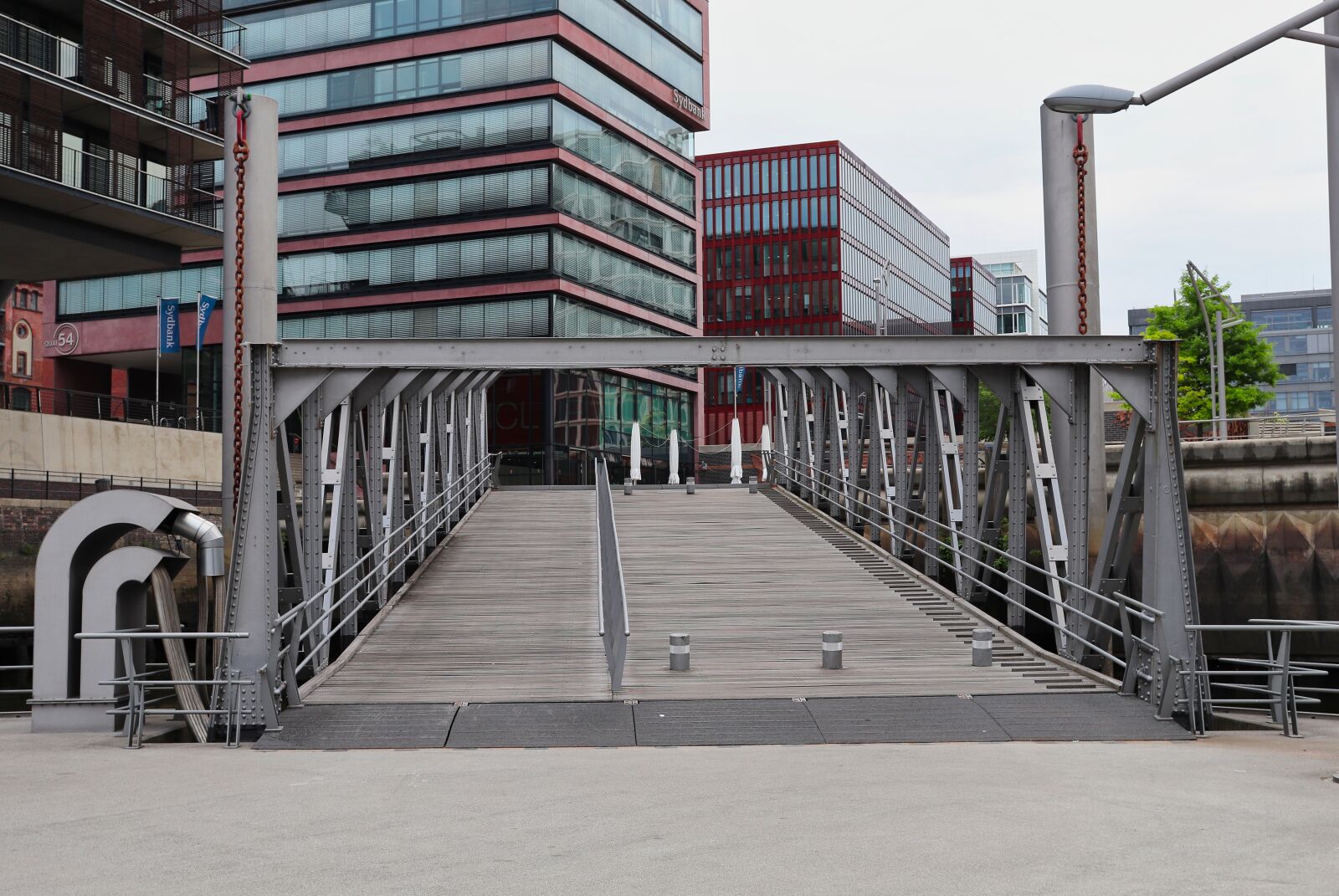 Canon EOS 200D (EOS Rebel SL2 / EOS Kiss X9) sample photo. Hamburg, bridge, architecture photography