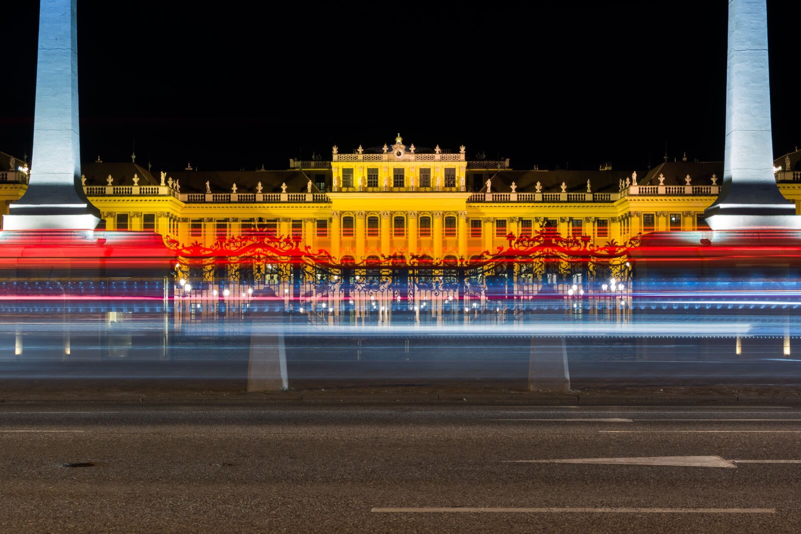 Nikon D7100 sample photo. Vienna, traffic, bus stop photography