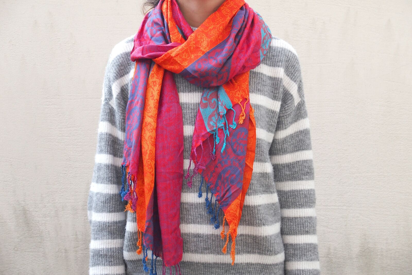Olympus STYLUS1,1s sample photo. Scarf, india, colors photography