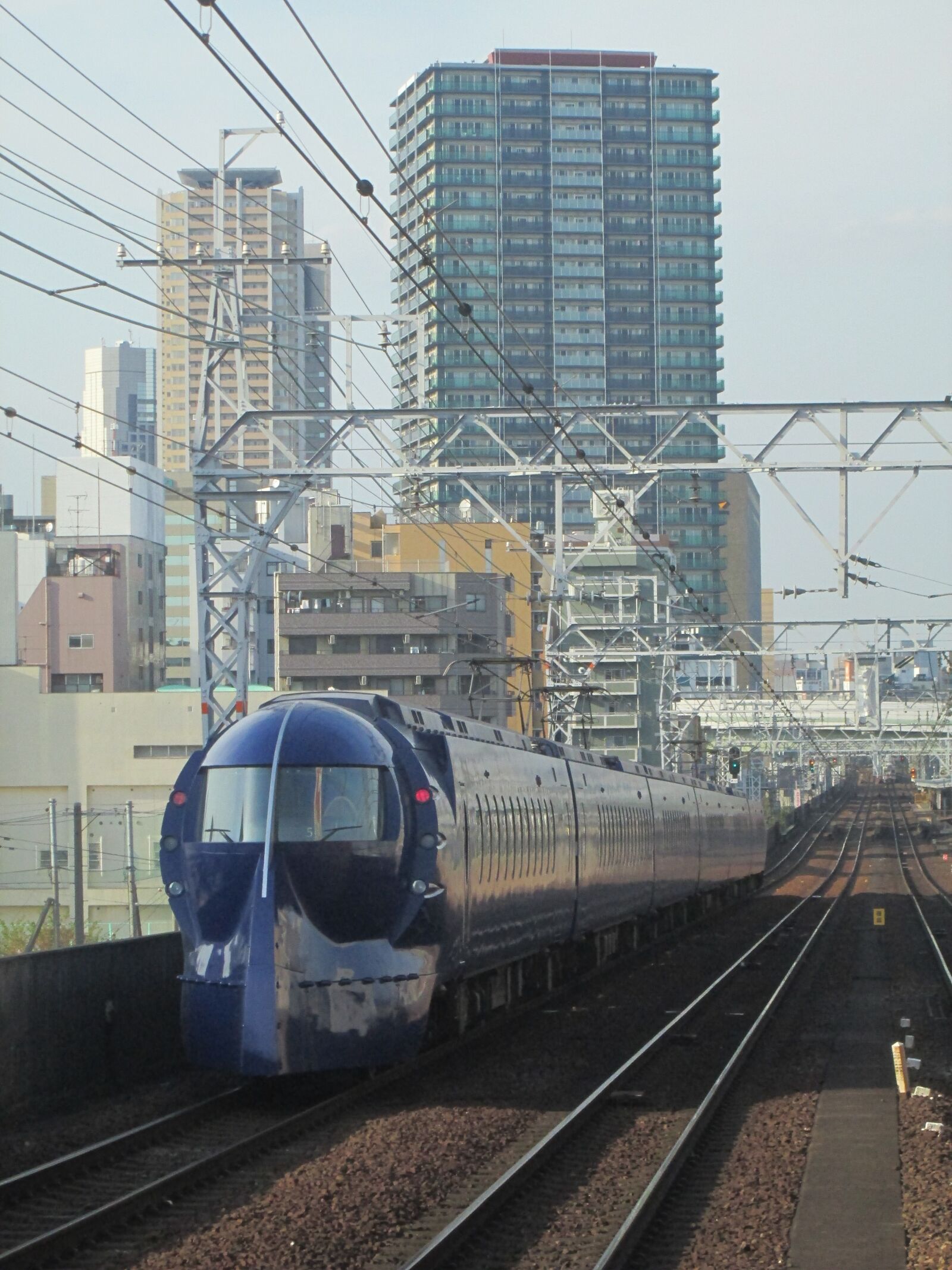 Canon PowerShot A2400 IS sample photo. Train, railway, urban photography