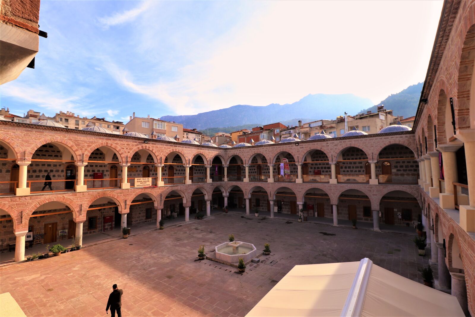 Canon EOS 77D (EOS 9000D / EOS 770D) sample photo. On, date, architecture photography
