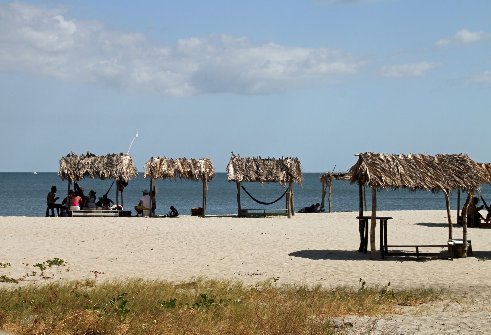 Canon EOS 7D sample photo. Beach, umbrellas, sand photography
