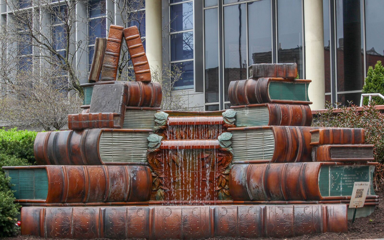 Canon EOS 700D (EOS Rebel T5i / EOS Kiss X7i) sample photo. Old, vintage statue, library photography