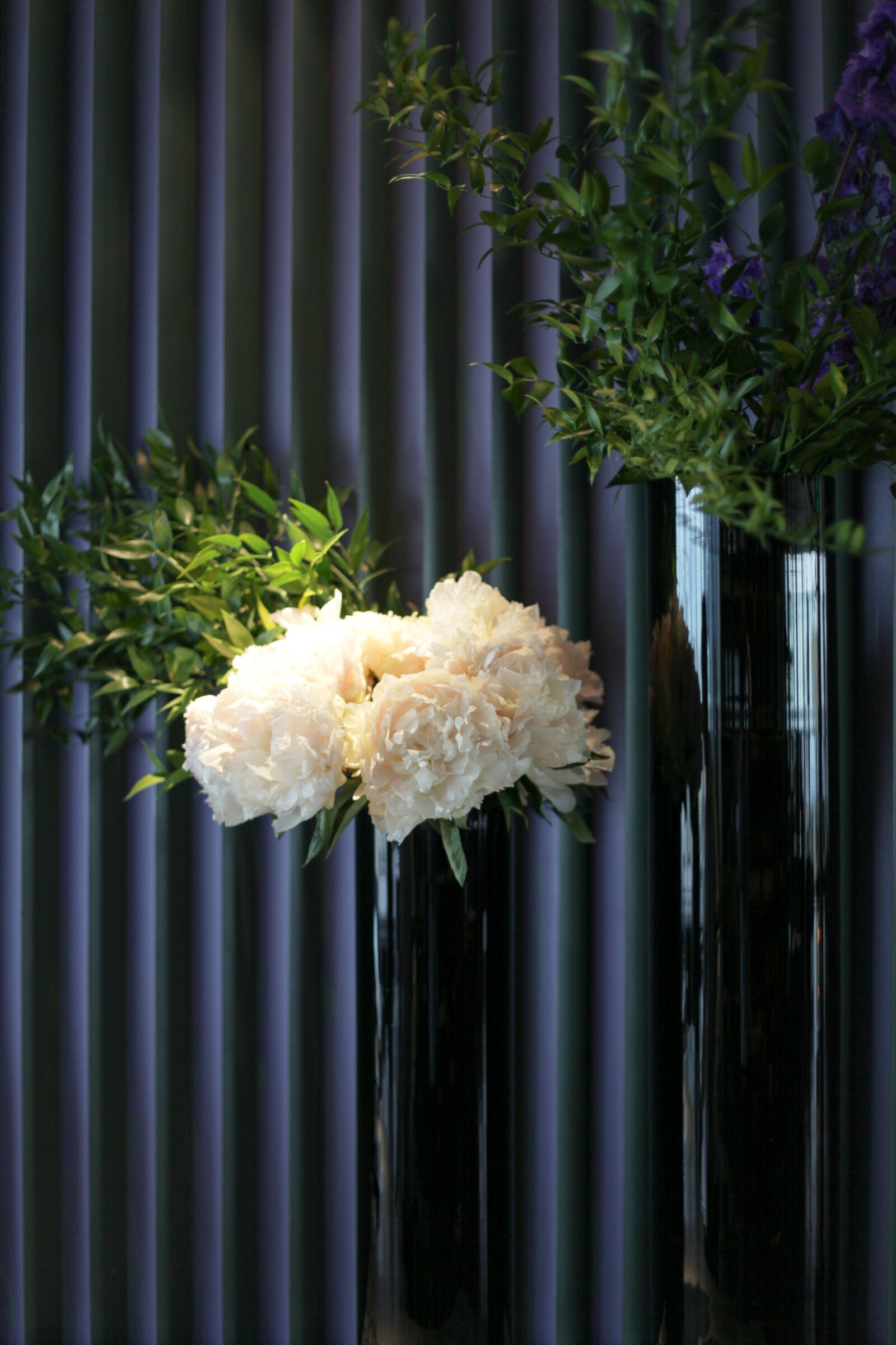 Canon EF 50mm F1.8 II sample photo. Flowers, interior, vase photography