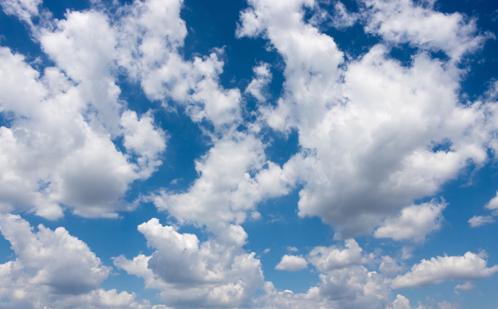 Canon EOS 750D (EOS Rebel T6i / EOS Kiss X8i) sample photo. Clouds, sky, blue sky photography