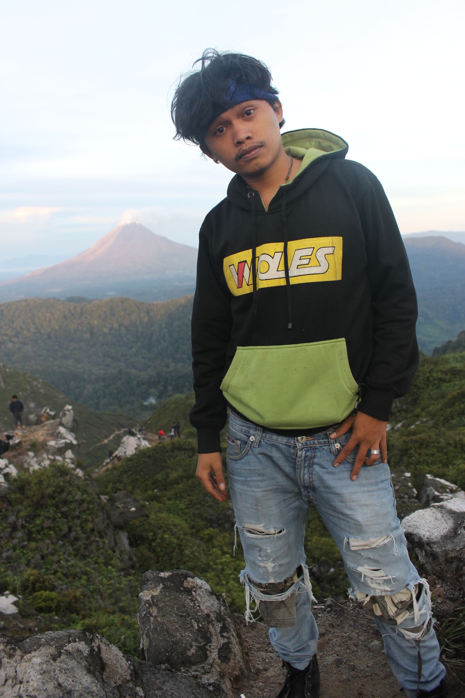 Canon EOS 1100D (EOS Rebel T3 / EOS Kiss X50) sample photo. Berastagi, boy, gunung, sibayak photography