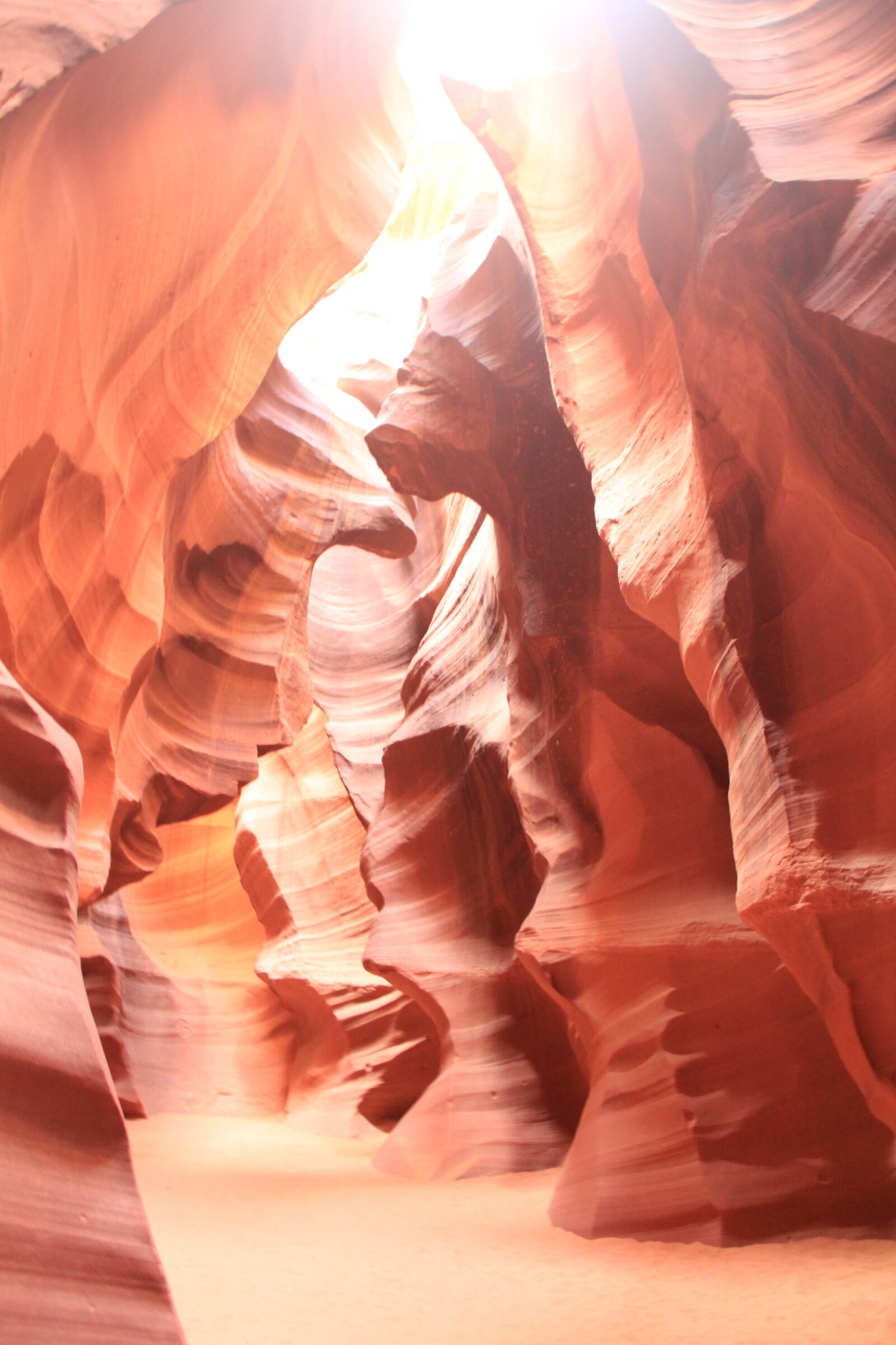 Canon EOS 550D (EOS Rebel T2i / EOS Kiss X4) sample photo. Antelope canyon, ray of photography