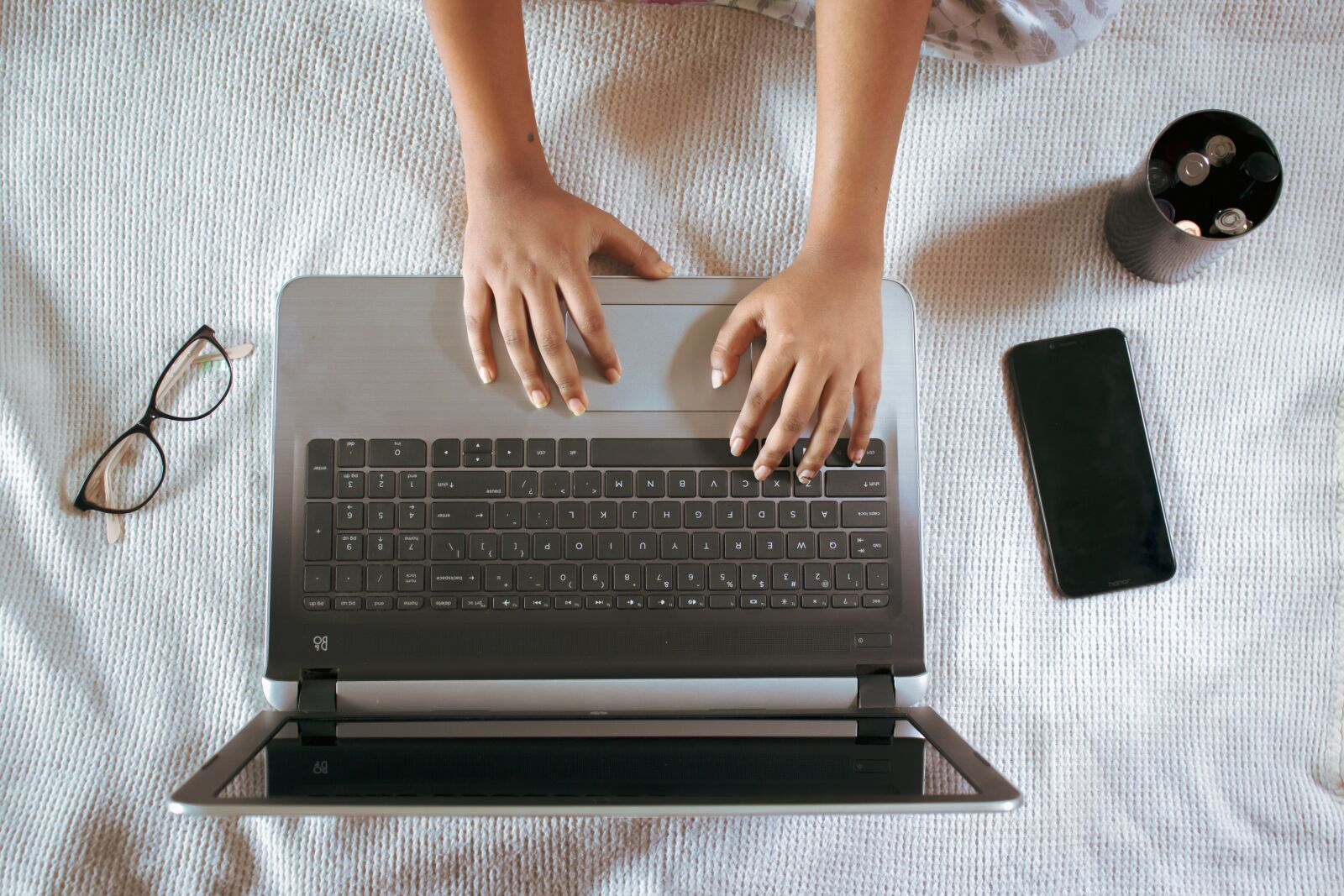 Canon EOS 200D (EOS Rebel SL2 / EOS Kiss X9) sample photo. Flatlay, home, gadgets photography