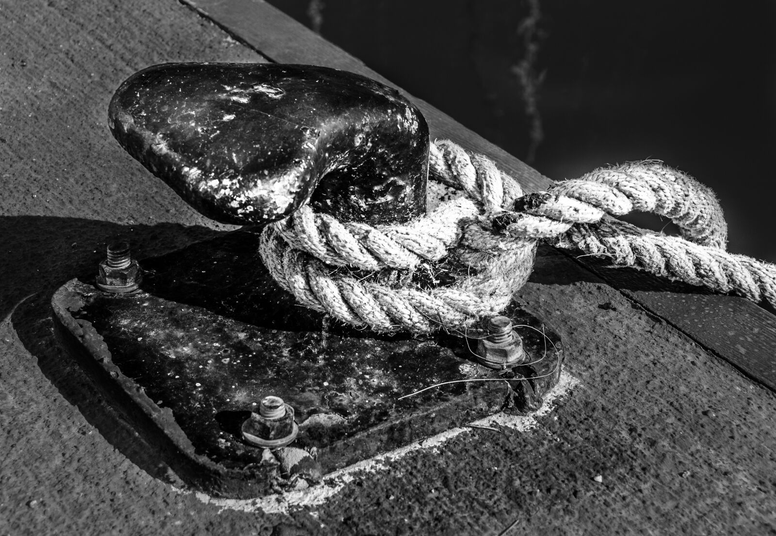 Nikon D5100 sample photo. Ship, rope, knot photography