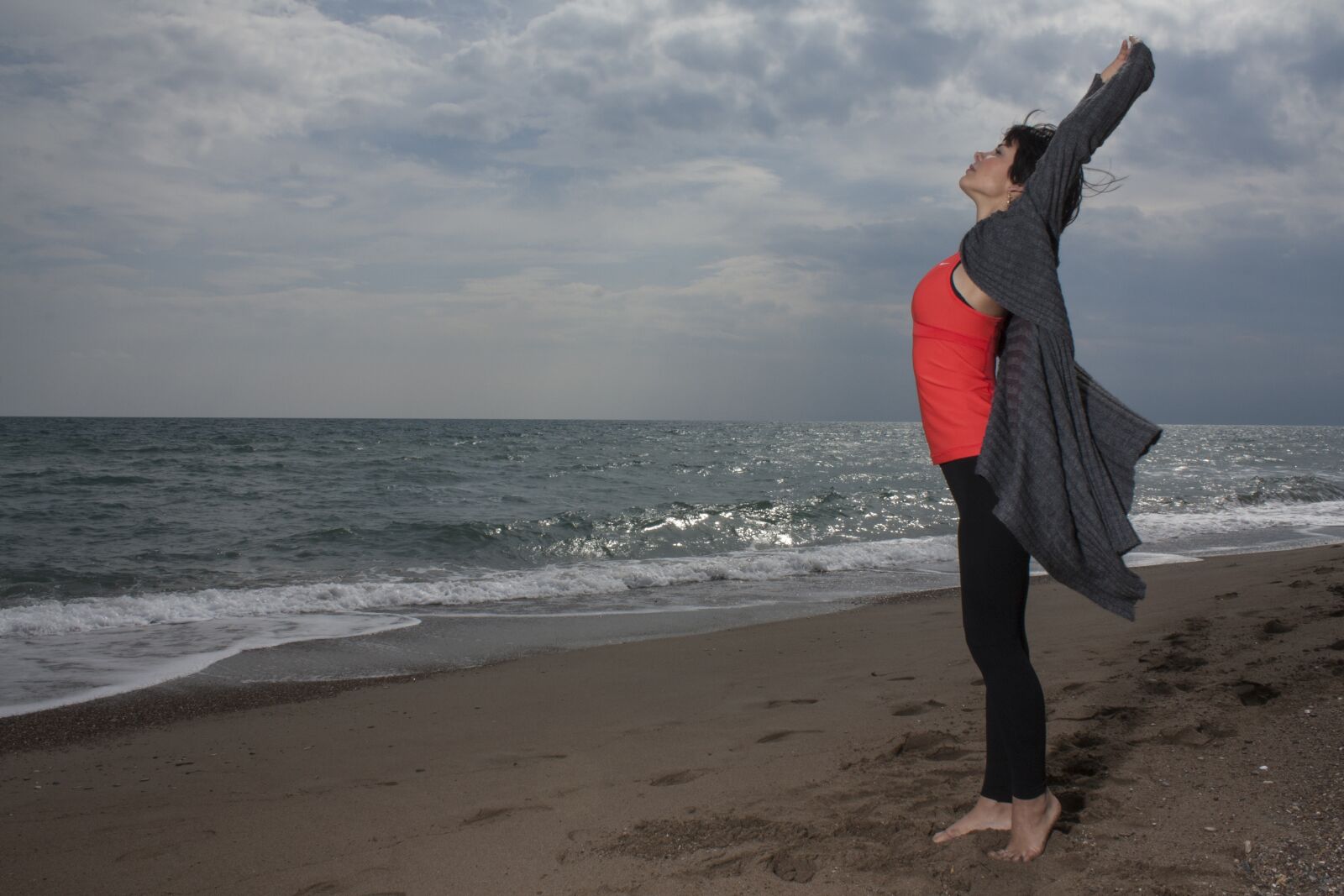 Canon EOS 450D (EOS Rebel XSi / EOS Kiss X2) sample photo. Woman, beach, only photography