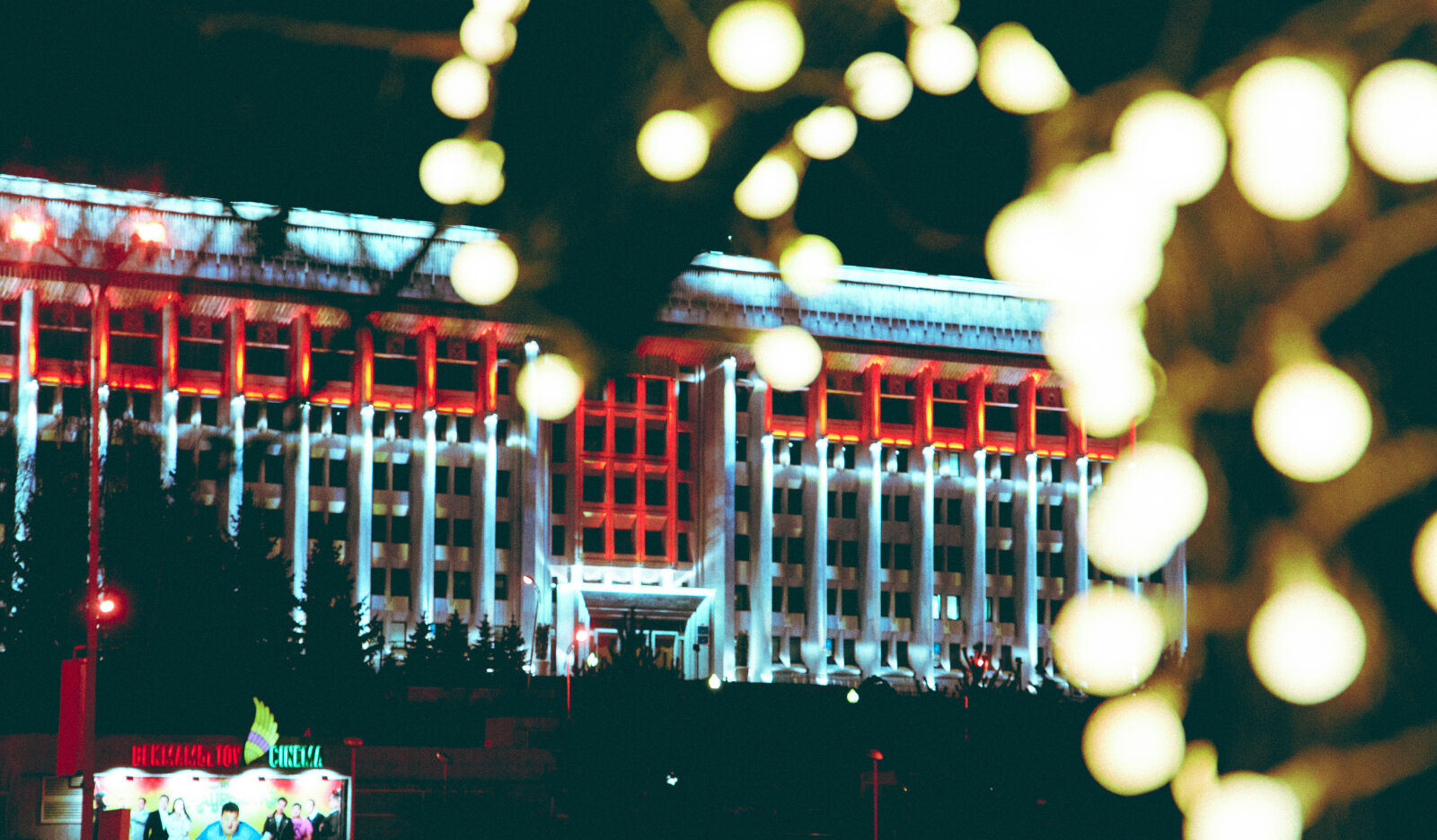 Canon EF 24-105mm F3.5-5.6 IS STM sample photo. Blur, bright, building, celebration photography