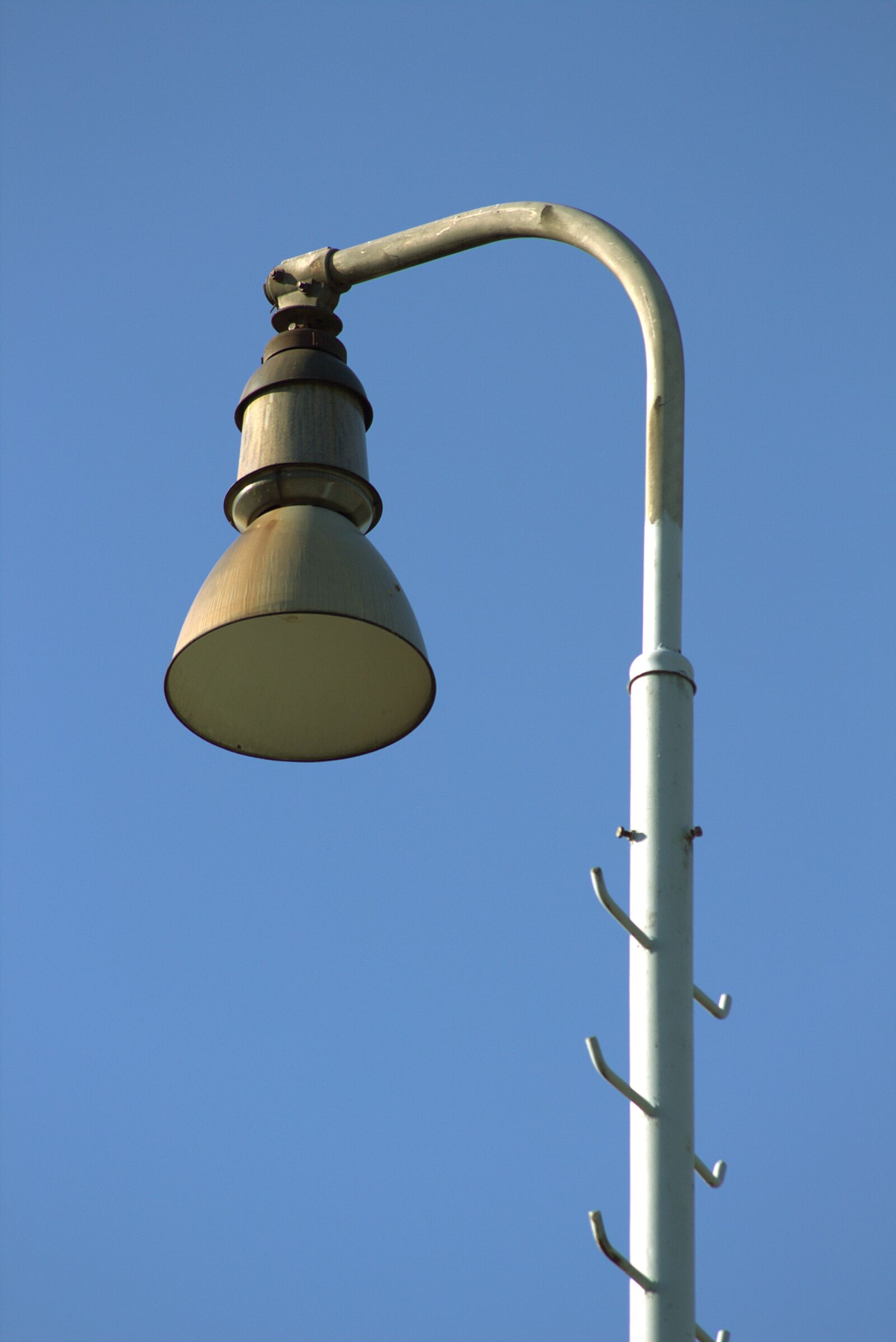 Canon EOS 700D (EOS Rebel T5i / EOS Kiss X7i) sample photo. Station lamp, detail, old photography