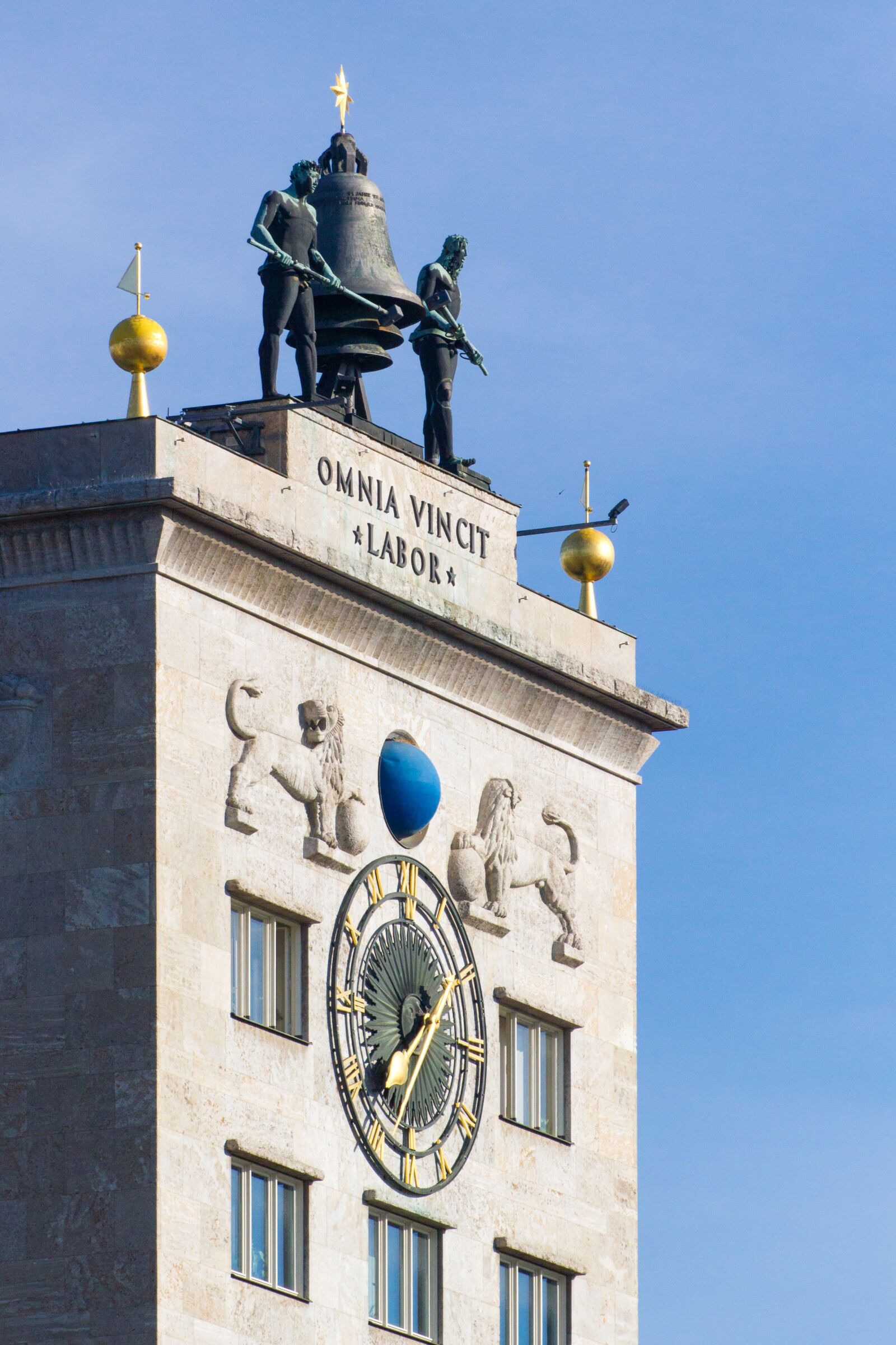 Canon EOS 550D (EOS Rebel T2i / EOS Kiss X4) sample photo. Leipzig, building, tower photography
