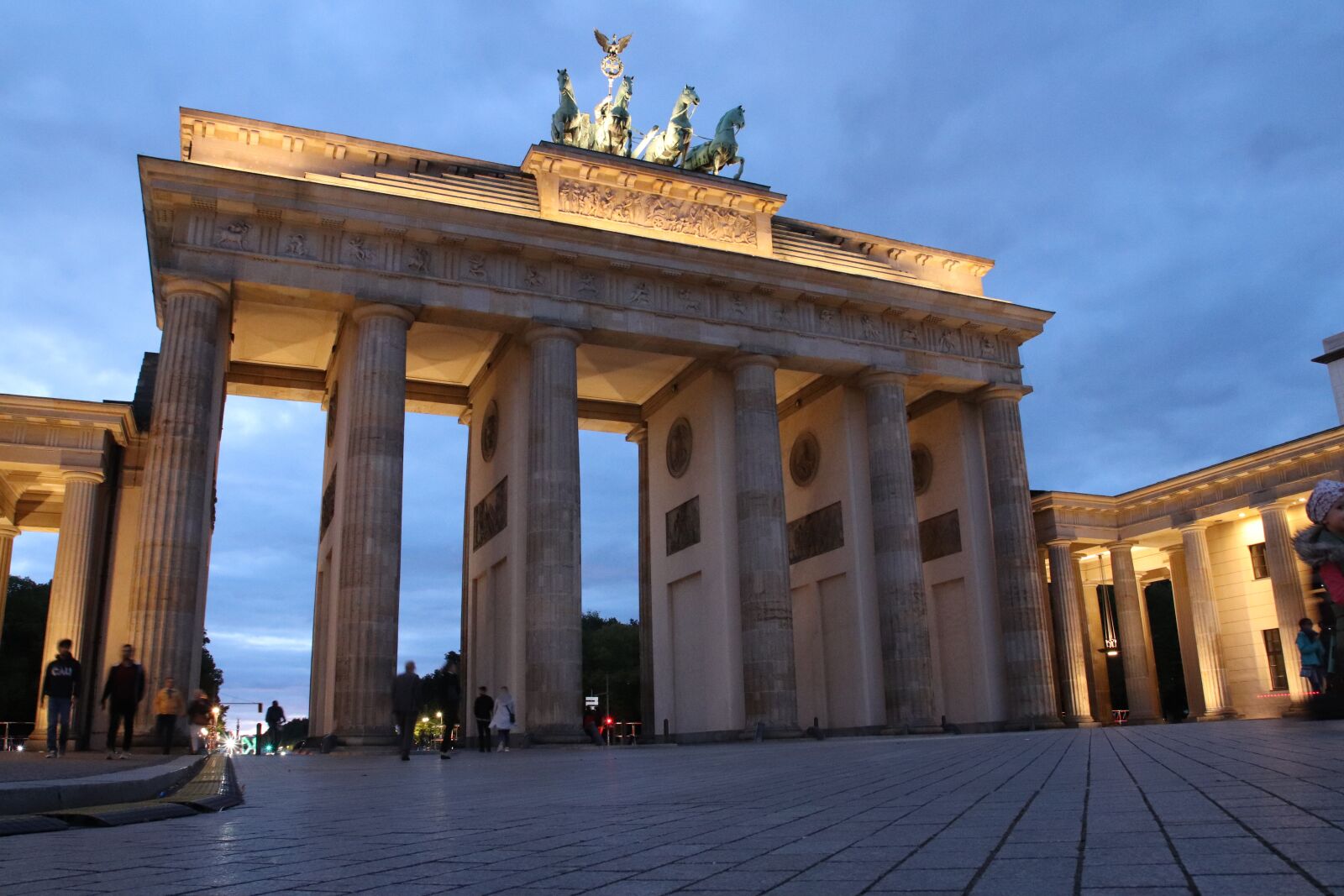 Canon EOS 77D (EOS 9000D / EOS 770D) sample photo. Berlin, brandenburg gate, german photography