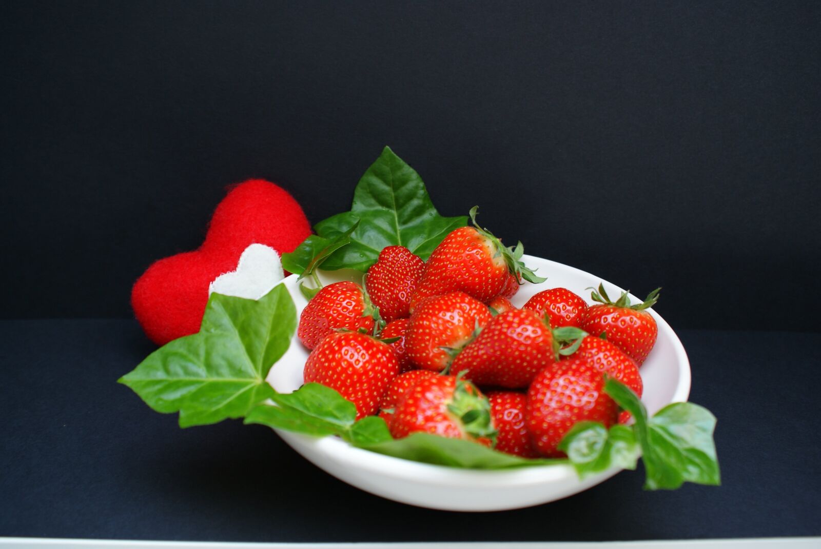 Sony Alpha DSLR-A300 sample photo. Strawberries, cake, mother's day photography