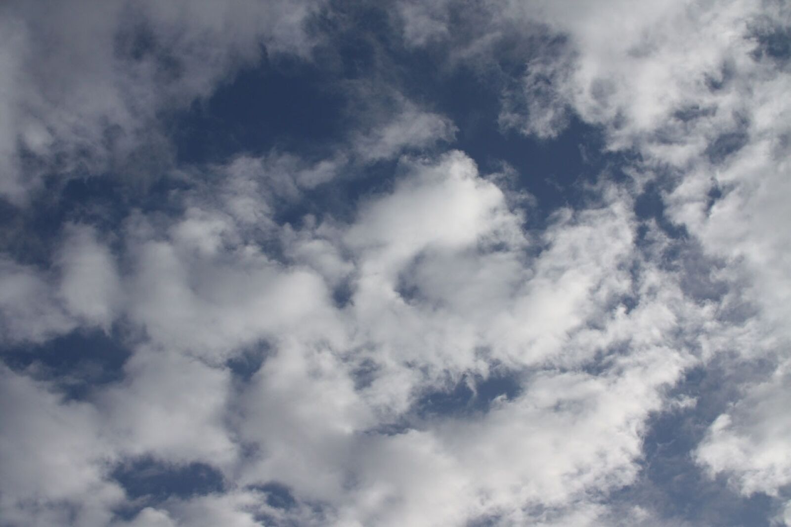 Canon EOS 450D (EOS Rebel XSi / EOS Kiss X2) sample photo. Clouds, sky, cloudy photography