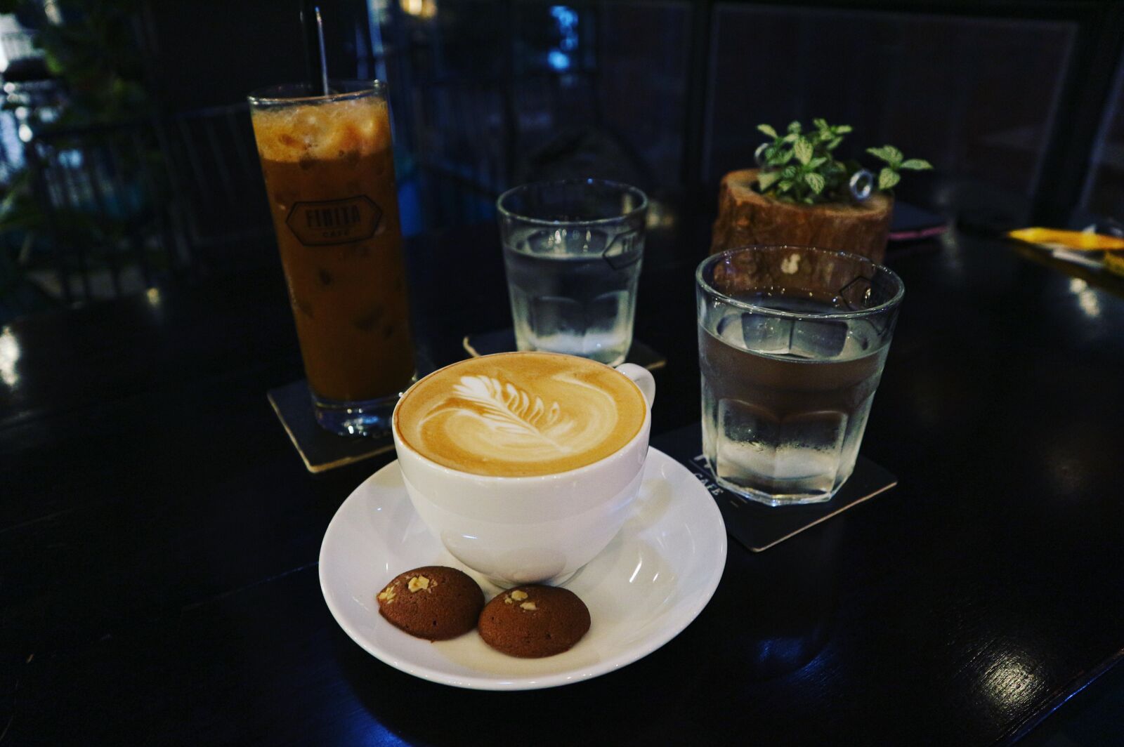 Canon EOS M10 sample photo. Coffee, table, tea photography