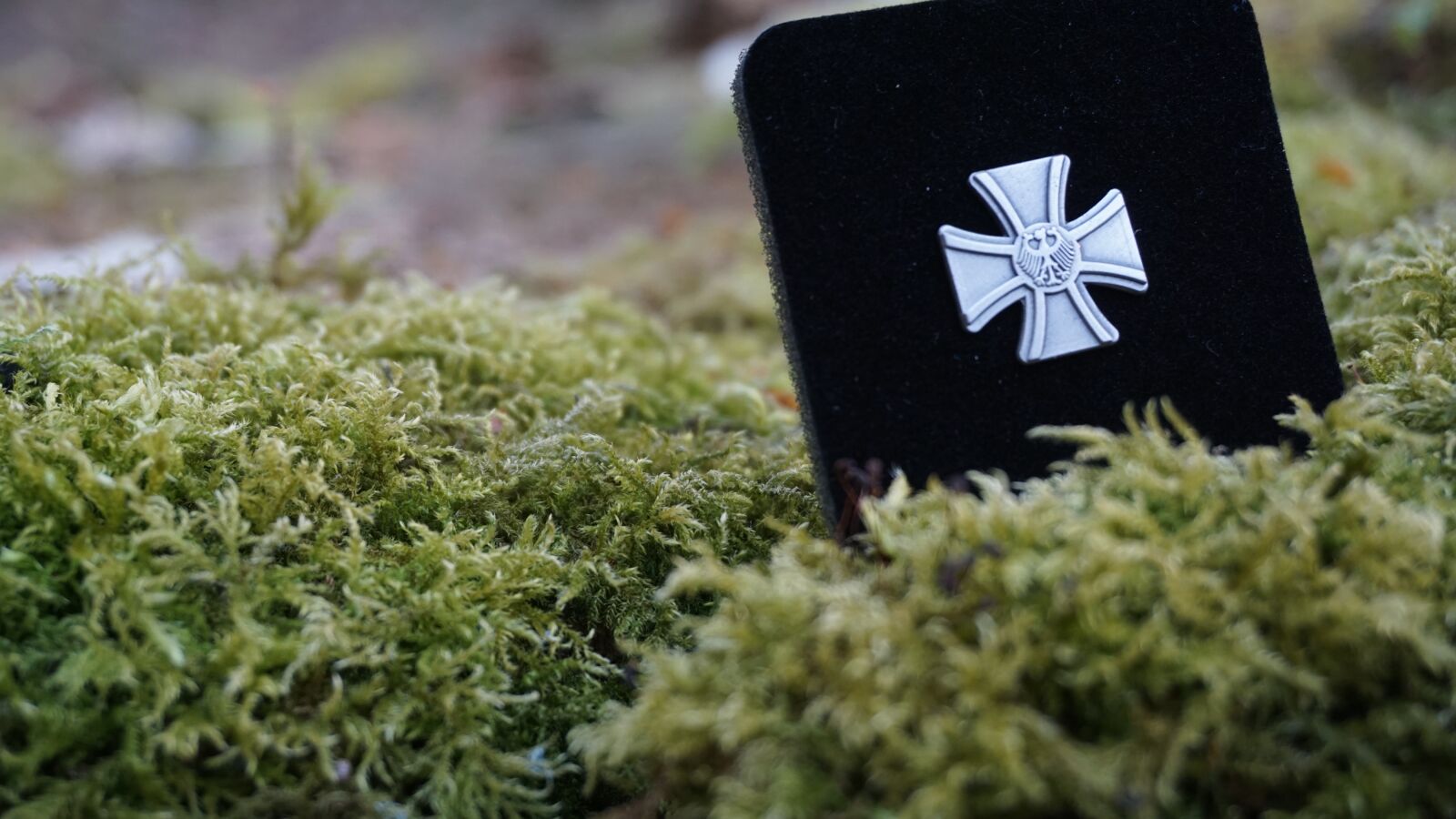 Sony a6000 sample photo. Bundeswehr, veteran, badge photography