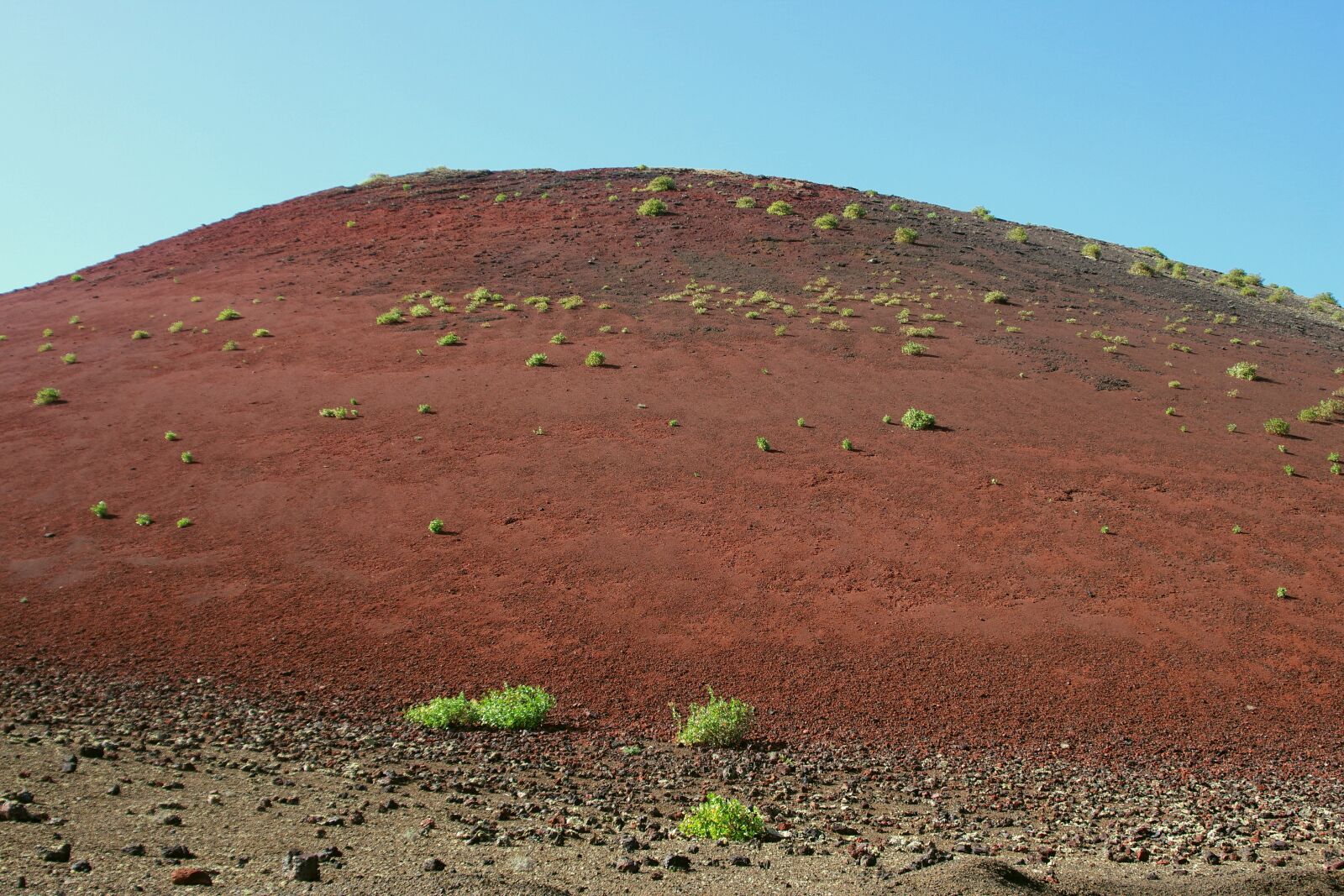 Pentax K-S2 sample photo. Lanzarote, caldera, colorada photography