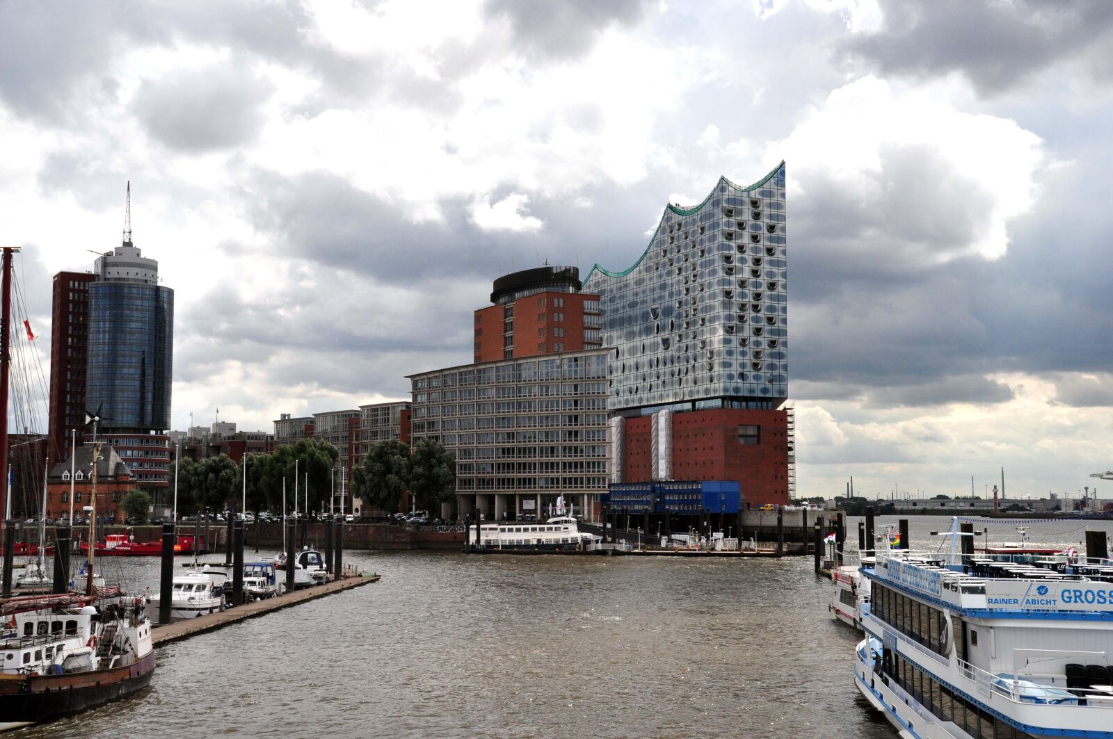 Nikon D5000 sample photo. Hamburg, elbe philharmonic hall photography