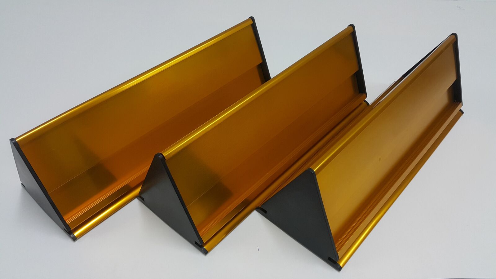 Samsung Galaxy Note4 sample photo. Triangle, gold belong, gloss photography