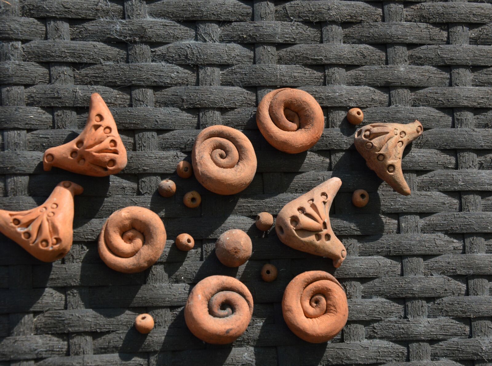 Nikon D3200 sample photo. Terracotta, figures, light photography