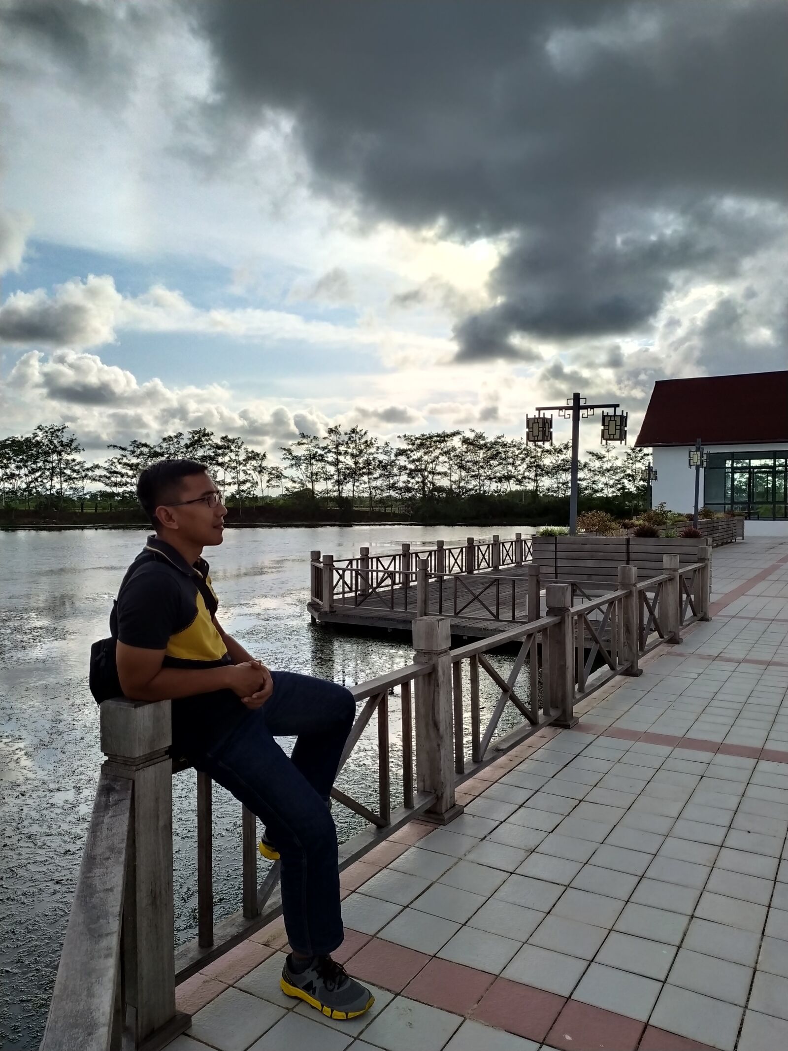 Xiaomi Redmi Note 7 sample photo. Man, sky, thinking photography