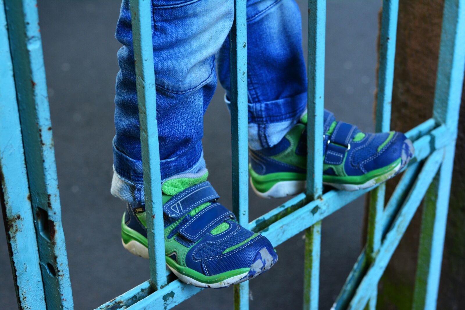 Nikon D5200 sample photo. Child, climb, dangerous photography