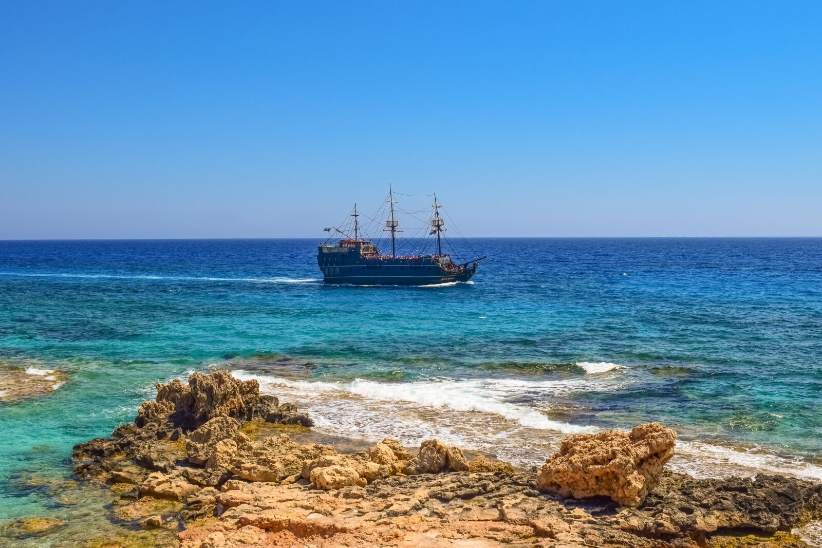Nikon D3300 sample photo. Rocky coast, sea, horizon photography
