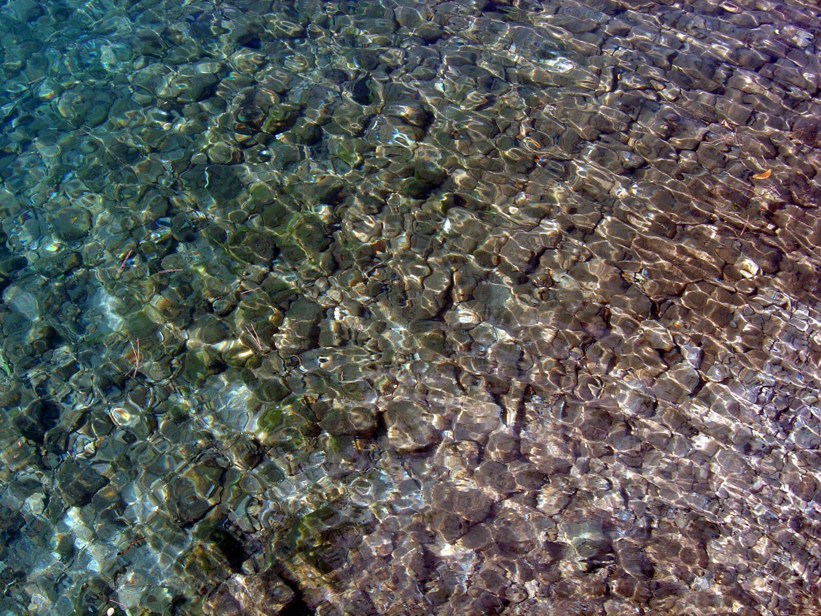 Sony DSC-P10 sample photo. Water, clear, pebbles photography