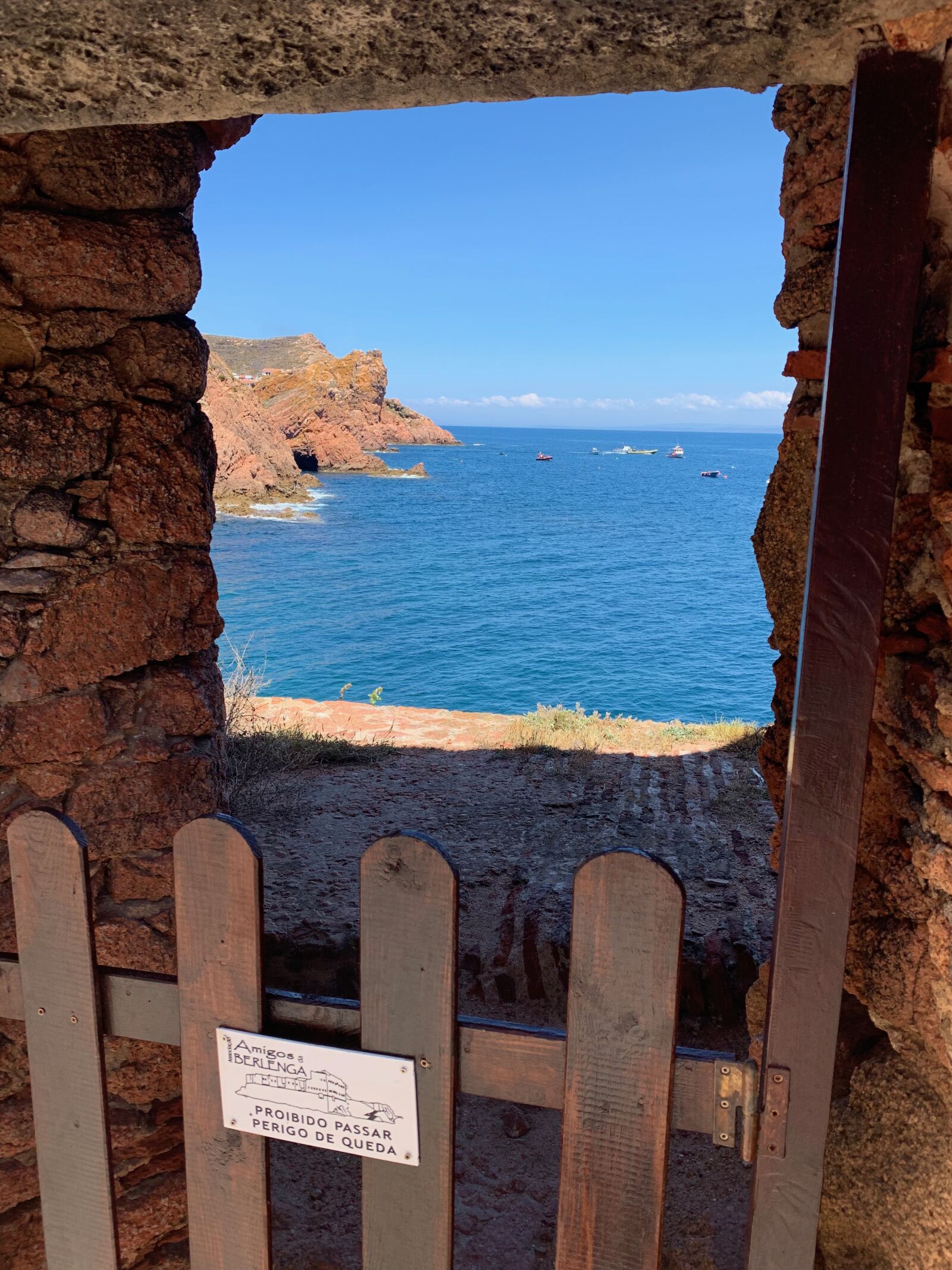 iPhone XR back camera 4.25mm f/1.8 sample photo. Window, sea, portugal photography