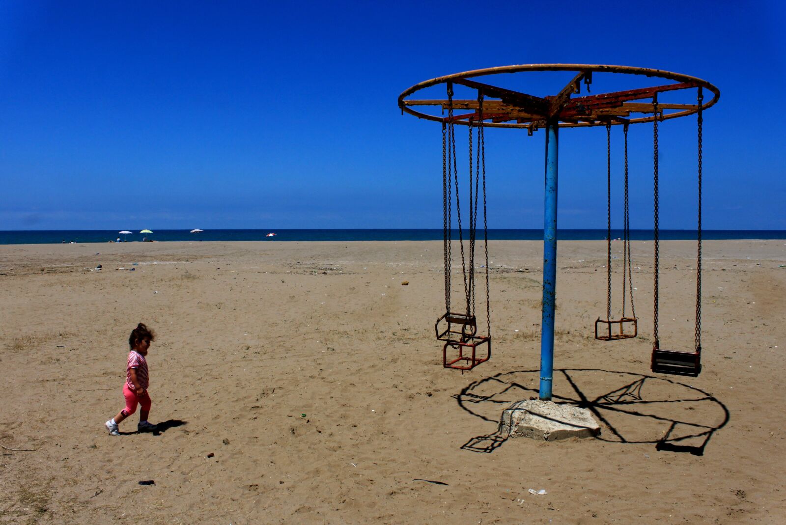 Canon EOS 500D (EOS Rebel T1i / EOS Kiss X3) sample photo. Swing, child, beach photography