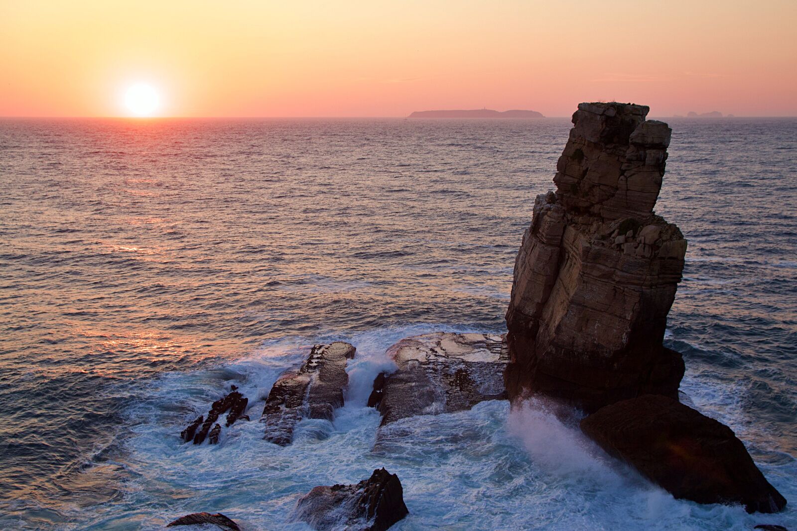 Canon EOS 600D (Rebel EOS T3i / EOS Kiss X5) sample photo. Portugal, peniche, coast photography