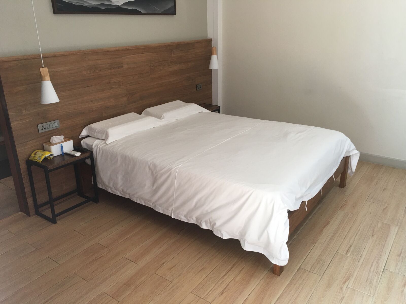 iPhone 6s Plus back camera 4.15mm f/2.2 sample photo. Bed, hotel, bedroom photography