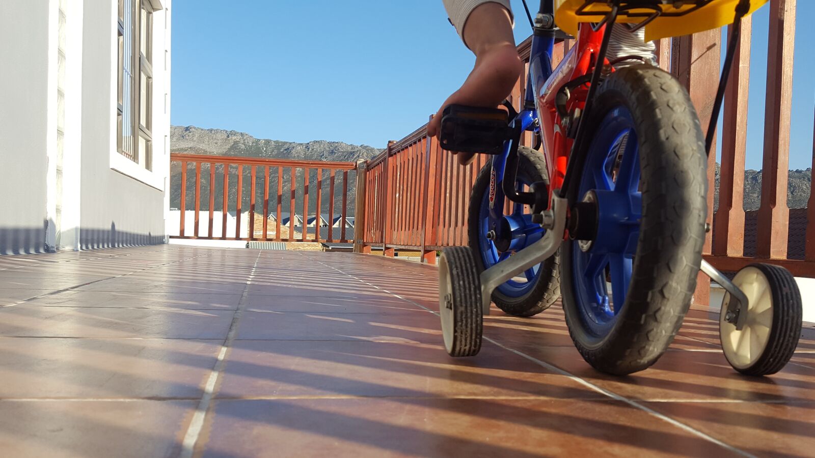 Samsung Galaxy S6 sample photo. Playing, kids, bicycle photography