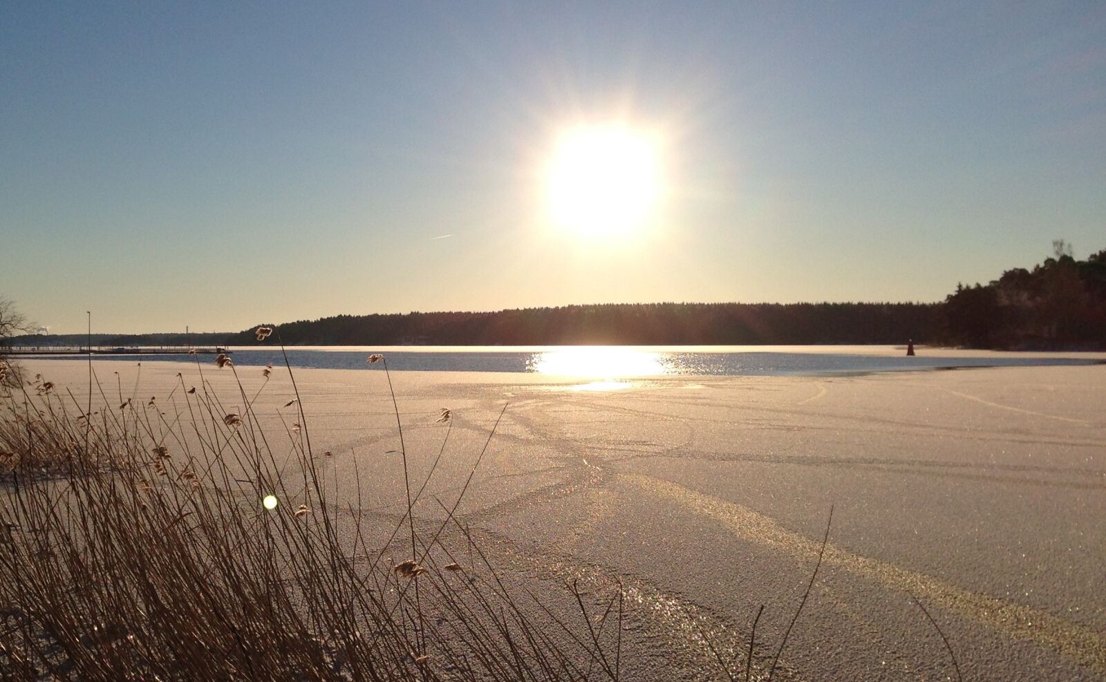 iPhone 5 back camera 4.12mm f/2.4 sample photo. Winter, solar, snow photography
