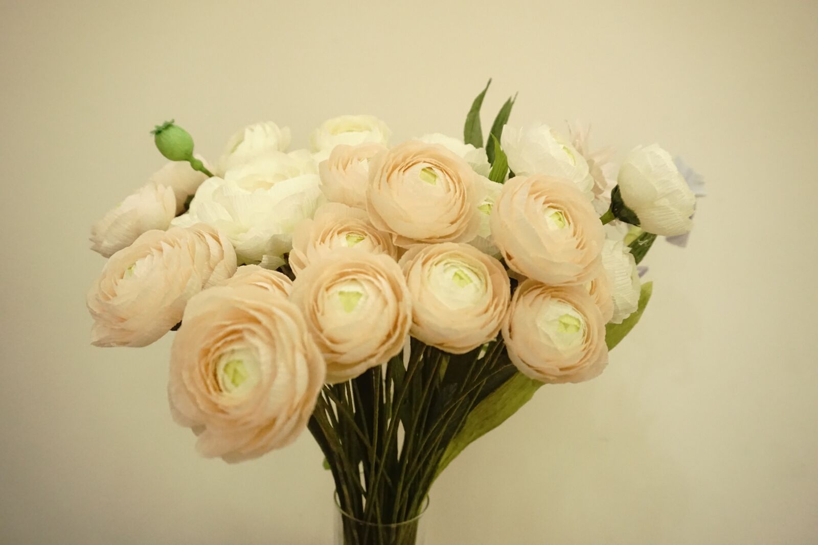 Sony E 16-50mm F3.5-5.6 PZ OSS sample photo. Paper flowers, crepe paper photography