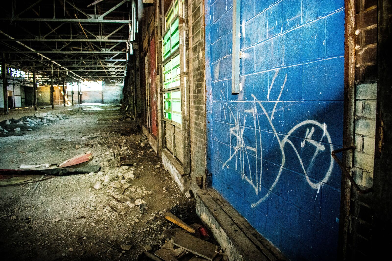 Nikon D3400 sample photo. Grunge, wall, spray photography